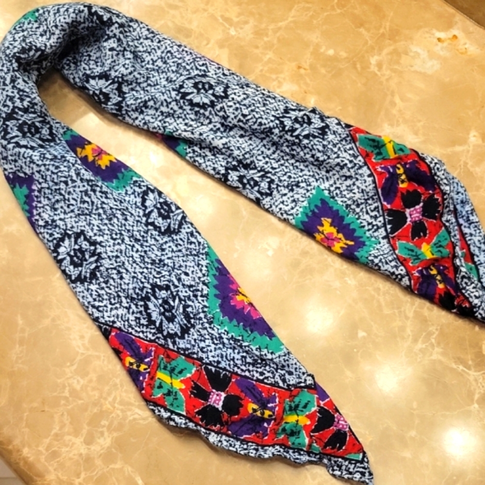 Colorful Geometric Patterned Scarf - Picture 5 of 6